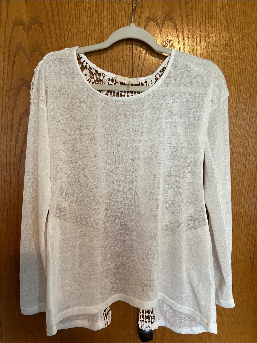 Women’s Lace-Back Long Sleeve Top - White
